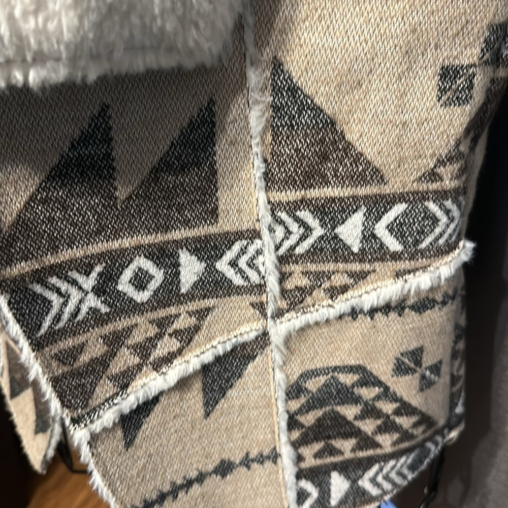 Mossimo Supply Co Faux Fur Wool Blend Southwest Beige Multicolored Vest​​ - Picture 5 of 6